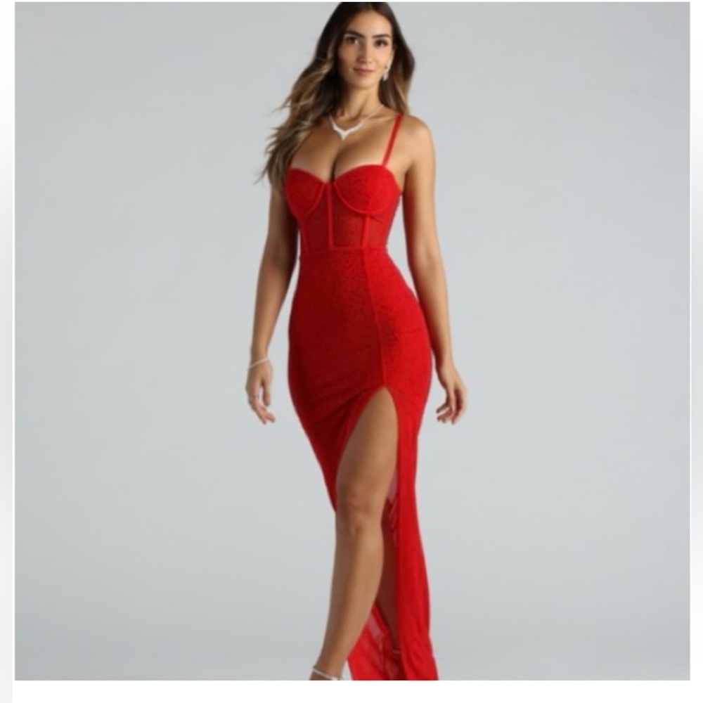 Windsor Taylor Elegant Red Evening Gown